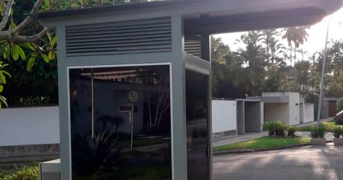 Envelopamento de Cabine em Condomínio